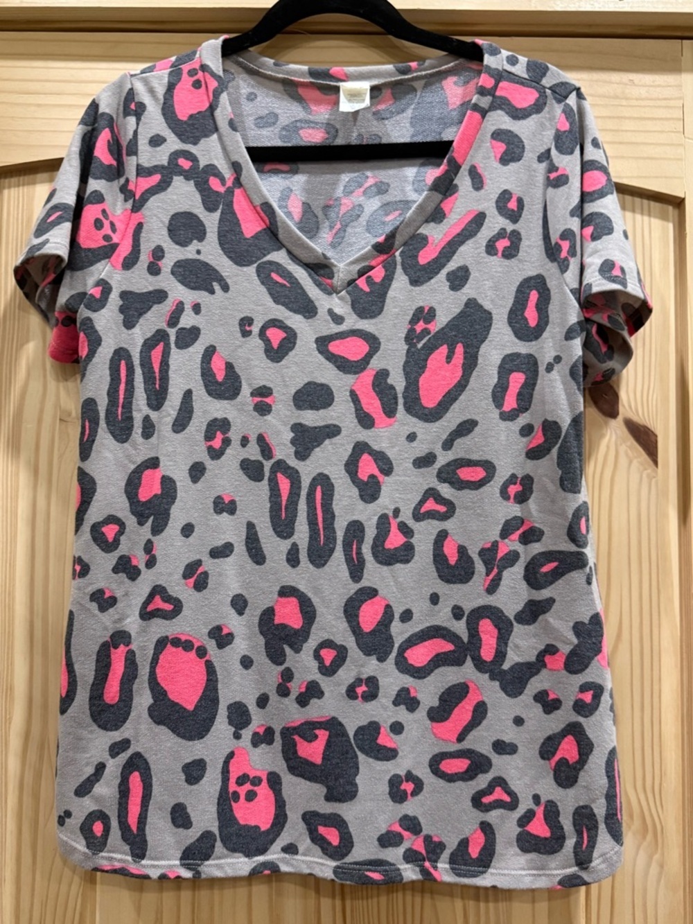 Sew In Love V-Neck Leopard Print Tee in Gray and Hot Pink